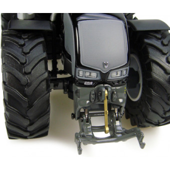 Tracteur-Valtra-S-noir-en-roues-Trelleborg---série-limitée
