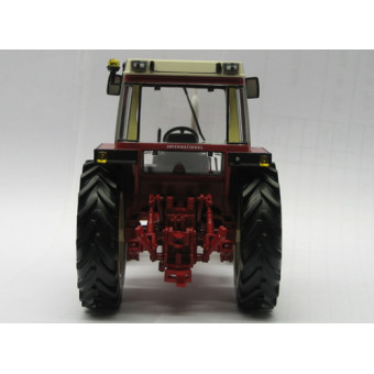 Tracteur-IH-856-XL