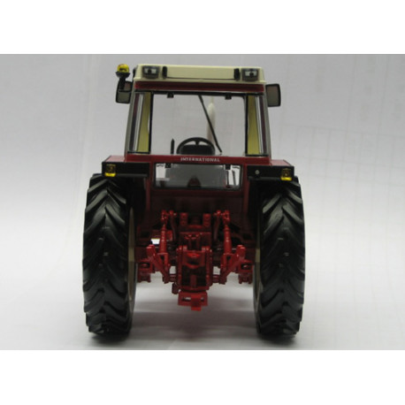 Tracteur-IH-856-XL