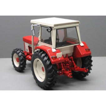 Tracteur IH 844