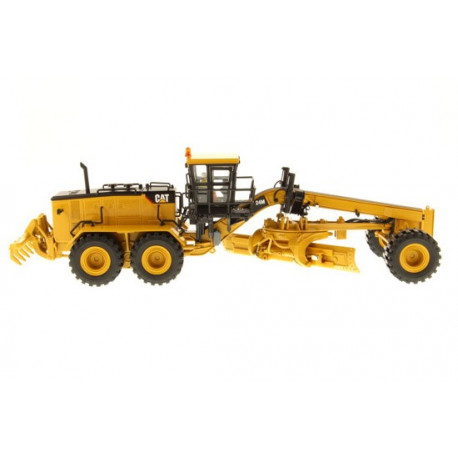 Niveleuse Caterpillar 24M avec figurine