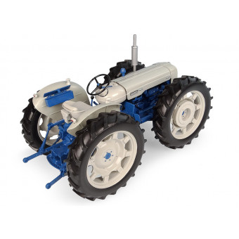 Tracteur Ford County Super 4 - Universal Hobbies