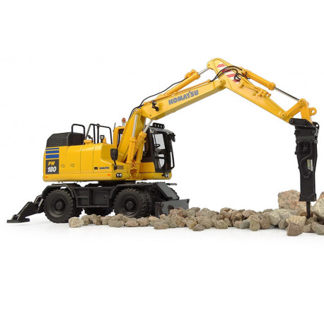 Pelle Komatsu PW180-11 sur pneus avec godet et marteau piqueur - UH 8163