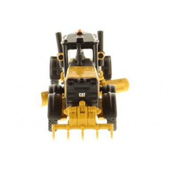 Niveleuse Caterpillar 12M3 avec figurine