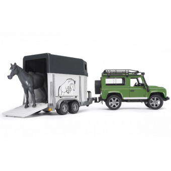 Land-Rover-Defender-avec-Van-et-cheval