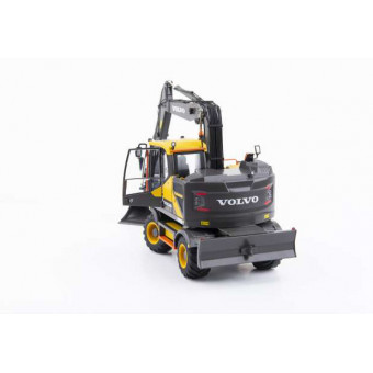 Pelle Volvo EWR150E sur pneus Nokian - AT-Collections