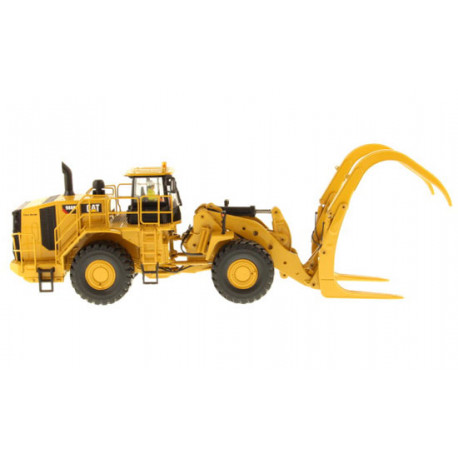 Chargeur Caterpillar 988K avec pince à bois