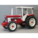 Tracteur IH 1046