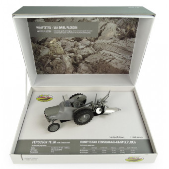 Coffret Ferguson TE 20 et charrue Rumptstad - Universal Hobbies