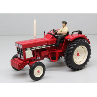 Tracteur IH 644 avec chauffeur