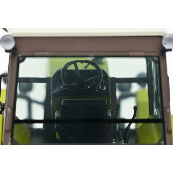Tracteur Fortschritt ZT 323 avec 3 figurines - Schuco 7826