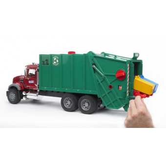 Camion-poubelle-Mack-chargement-arrière