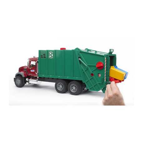 Camion-poubelle-Mack-chargement-arrière