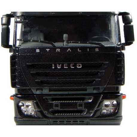 Tracteur-Iveco-Stralis-noir