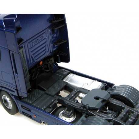 Tracteur-Iveco-Stralis-bleu