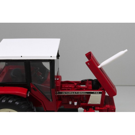 Tracteur IH 743