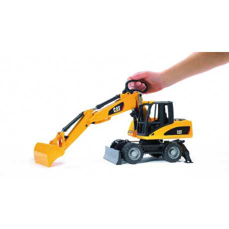 Excavatrice-Caterpillar-sur-roues