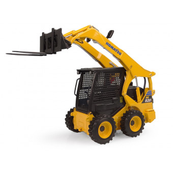 Chargeuse compacte Komatsu SK820 avec accessoires - Universal Hobbies UH8177