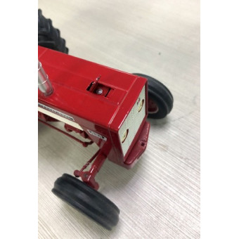 Tracteur IH 624 avec chauffeur - Replicagri