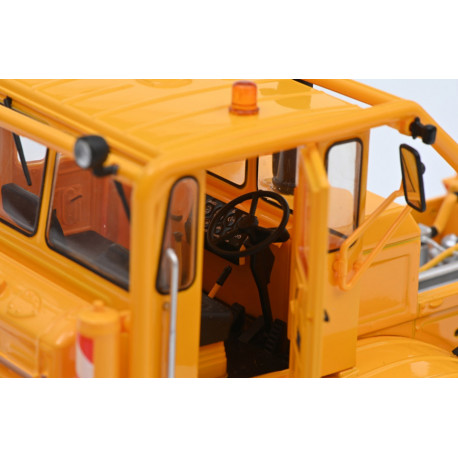 Tracteur Kirovets K700 avec figurines - Schuco 7846